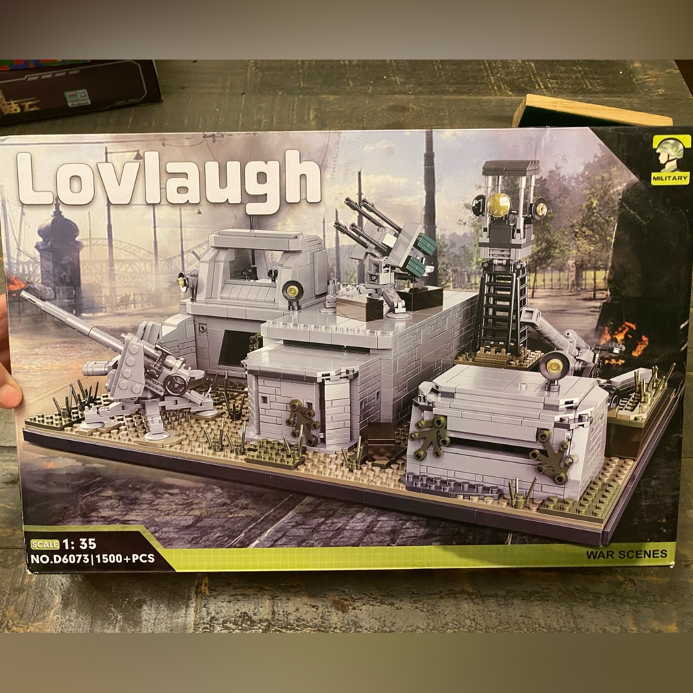 Lovlaugh Desert Military Fortress Building Kit - 1350 PCS